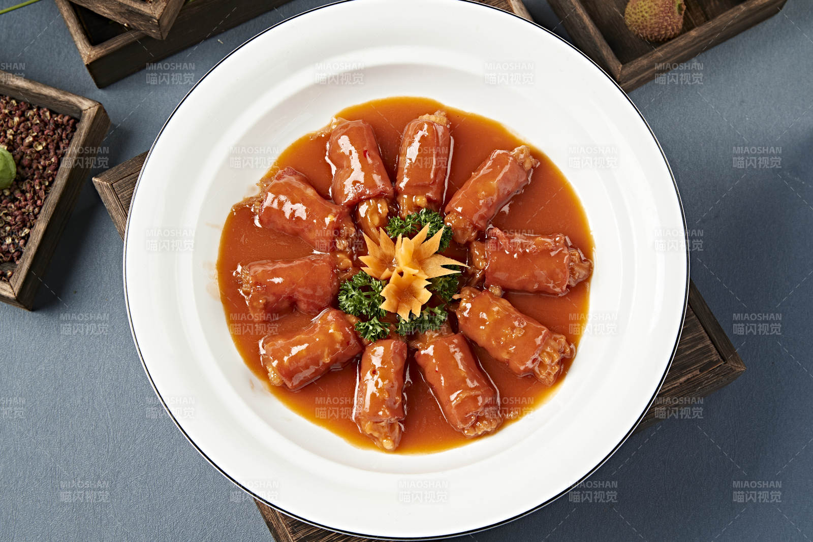 浇汁培根金针菇卷