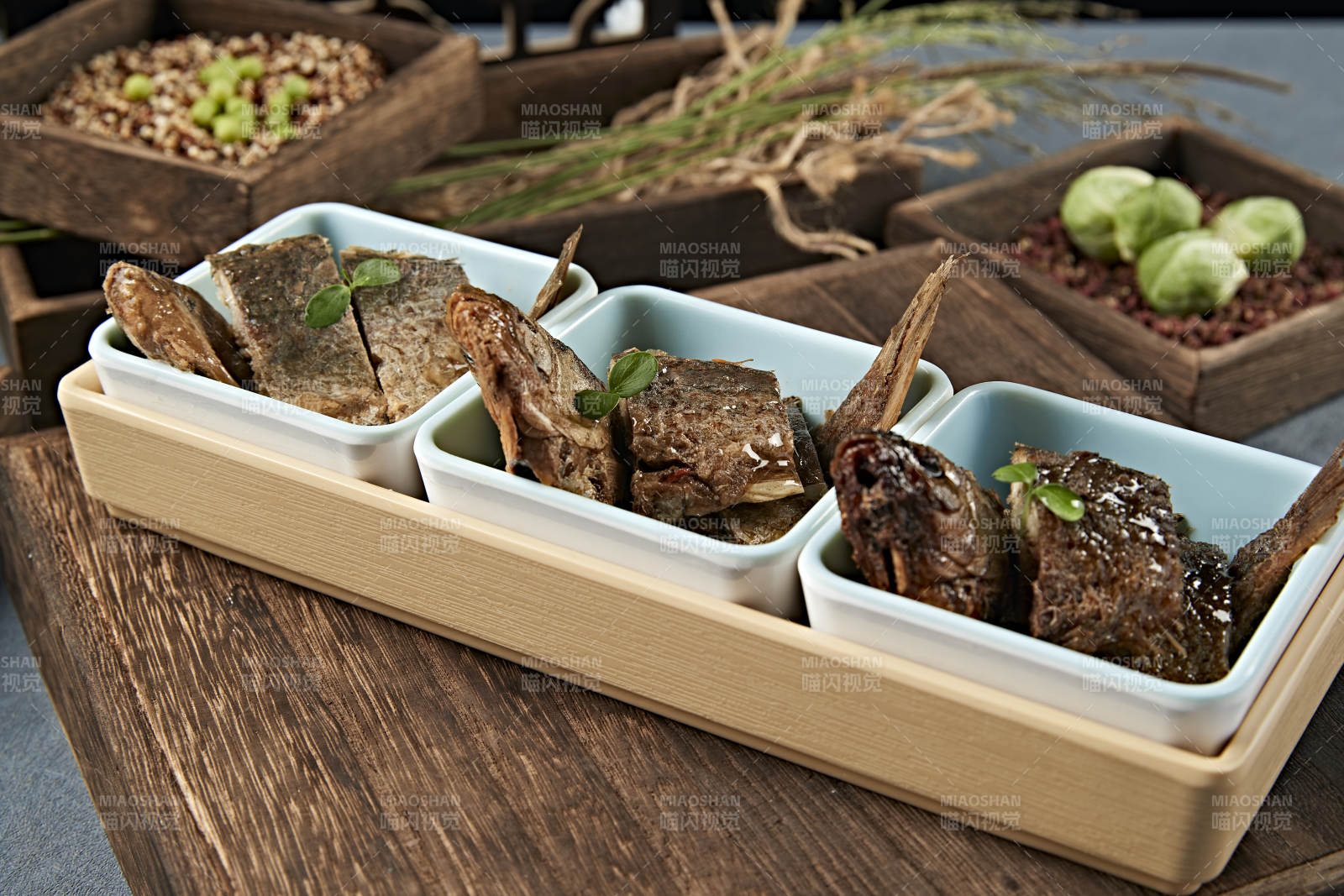 精美凉菜香酥野生高背鲫鱼