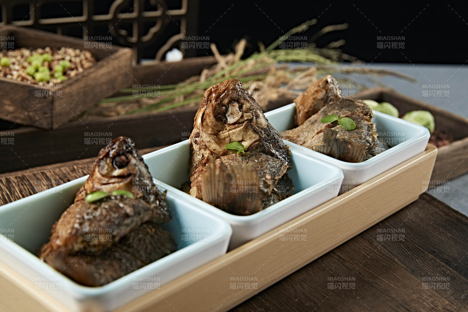 精美凉菜香酥野生高背鲫鱼