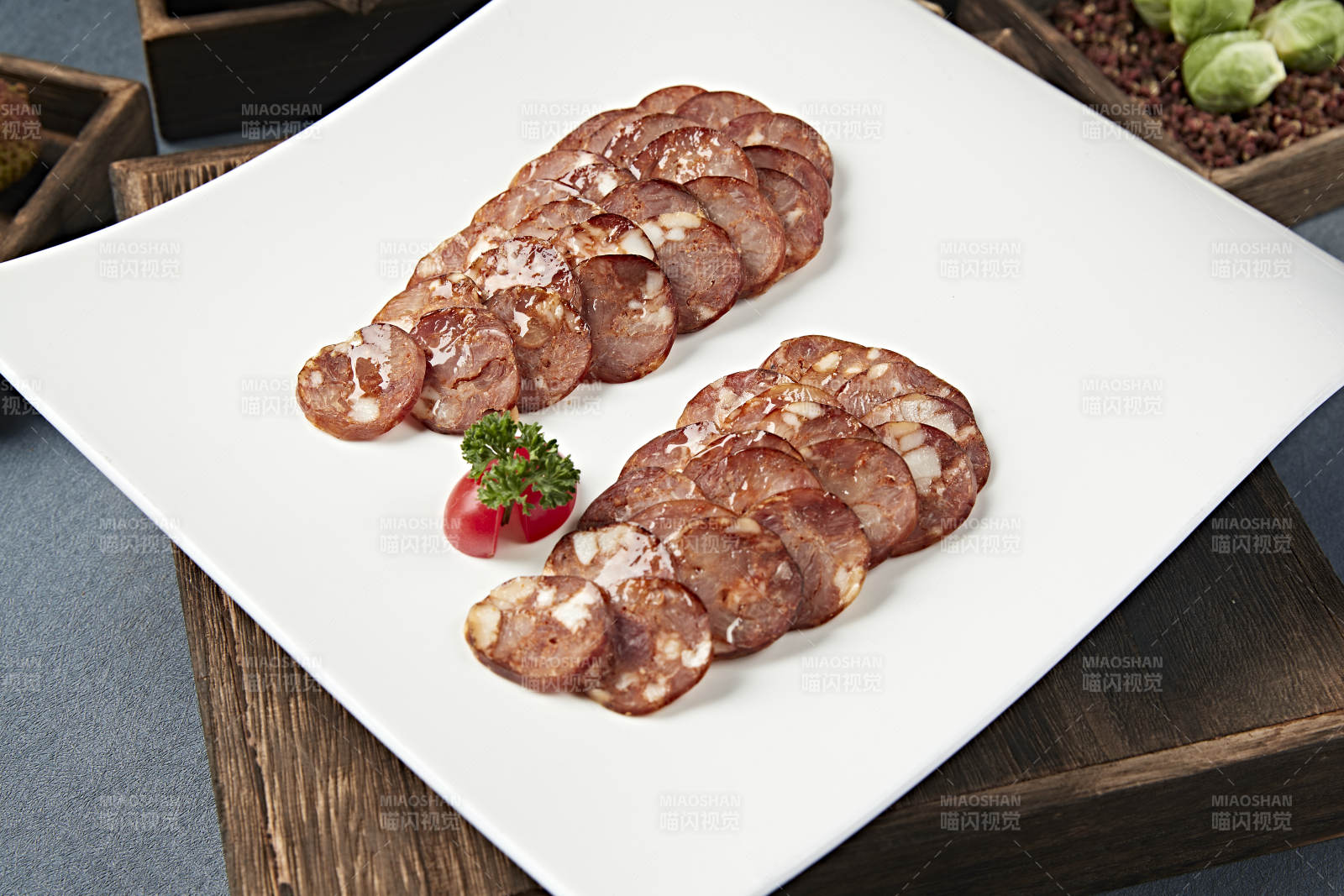 美味凉菜川味烟熏麻辣肠切片