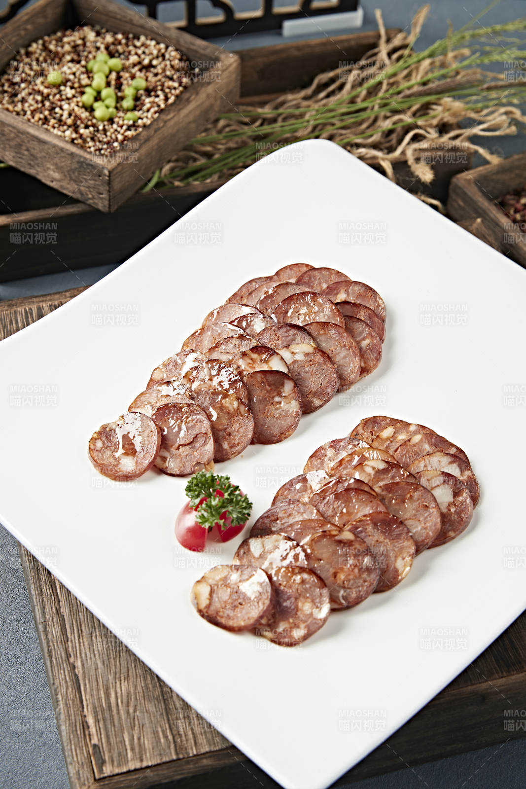 美味凉菜川味烟熏麻辣肠切片