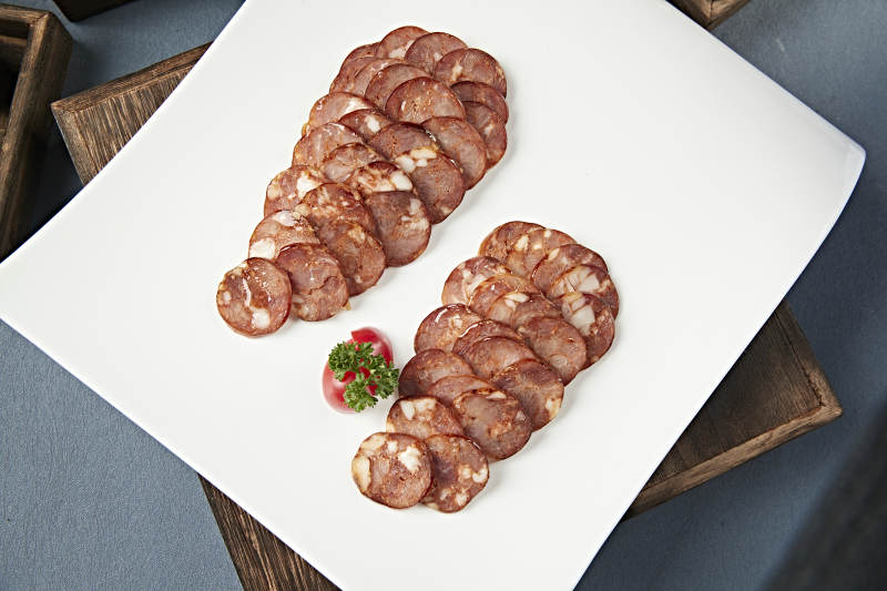 美味凉菜川味烟熏麻辣肠切片