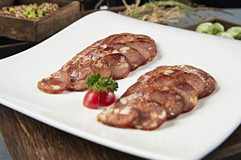 美味凉菜川味烟熏麻辣肠切片