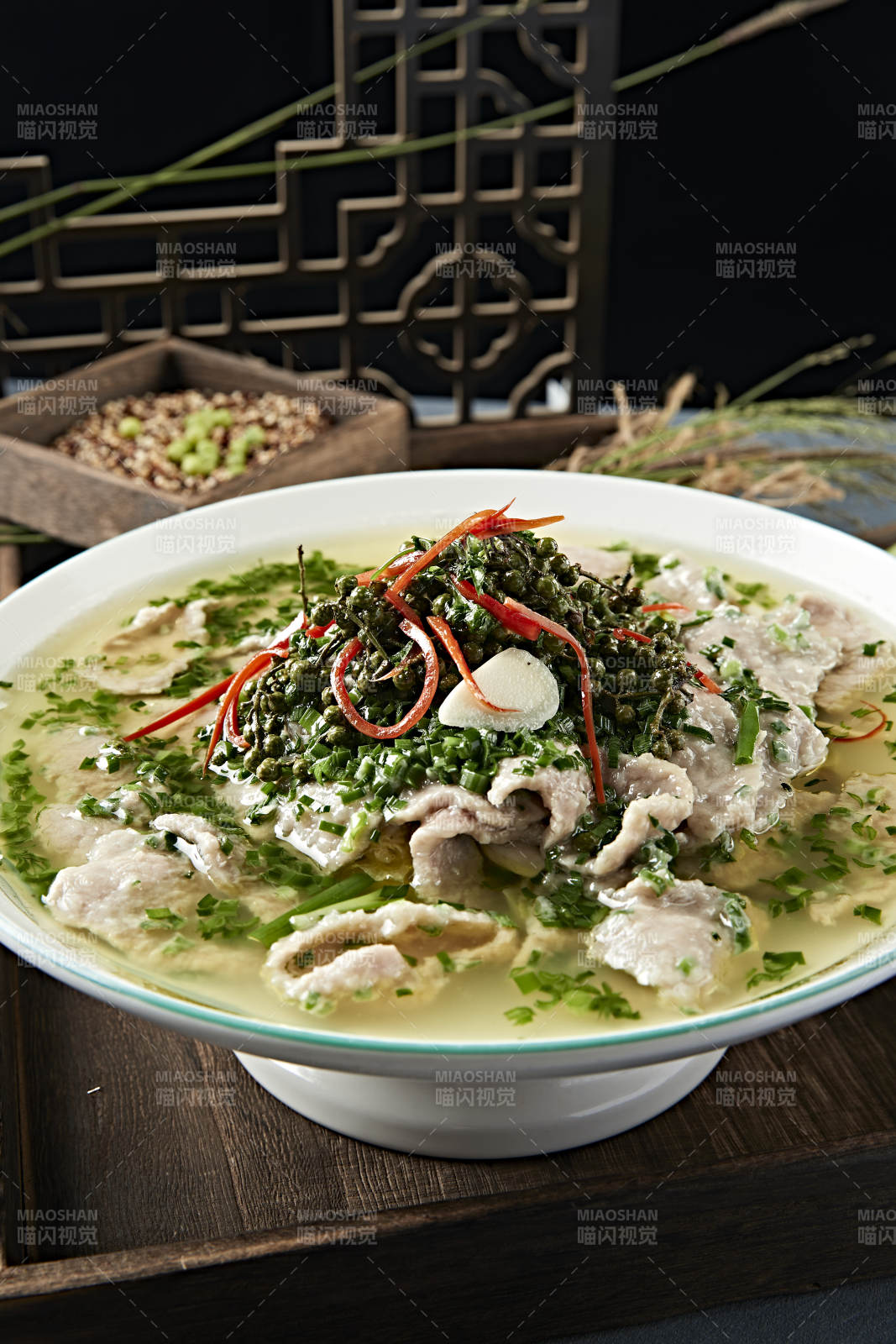 葱香藤椒水煮牛肉片