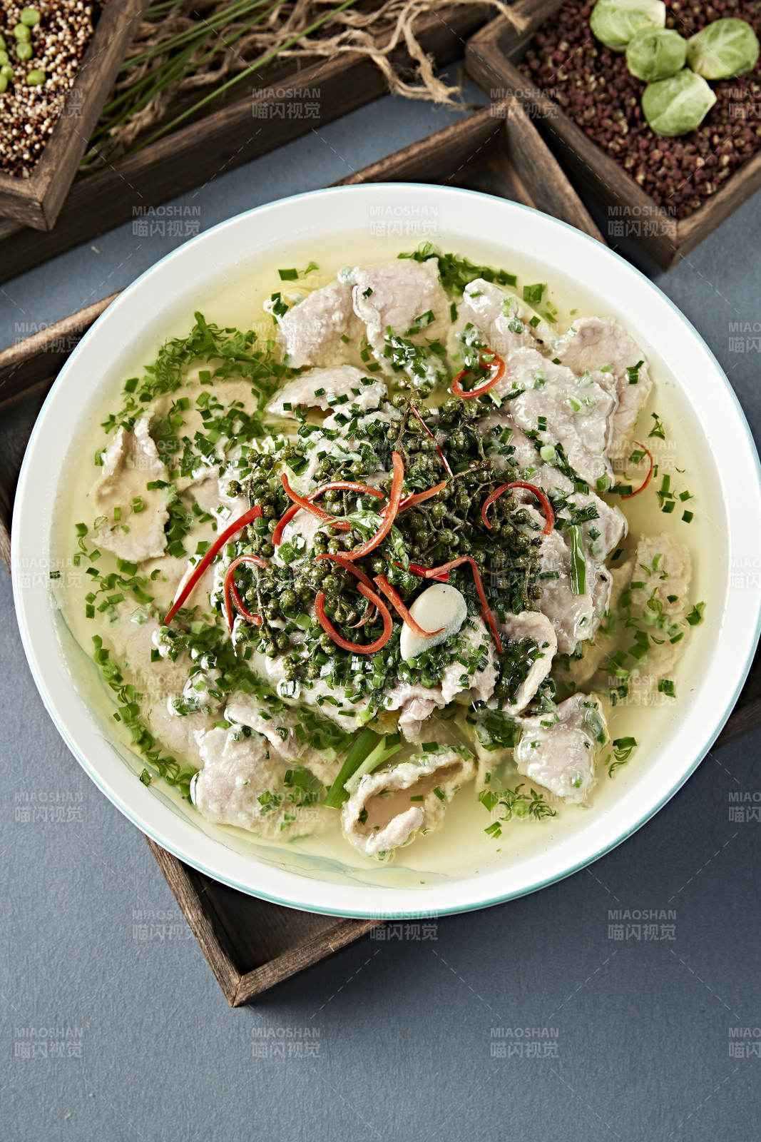 葱香藤椒水煮牛肉片