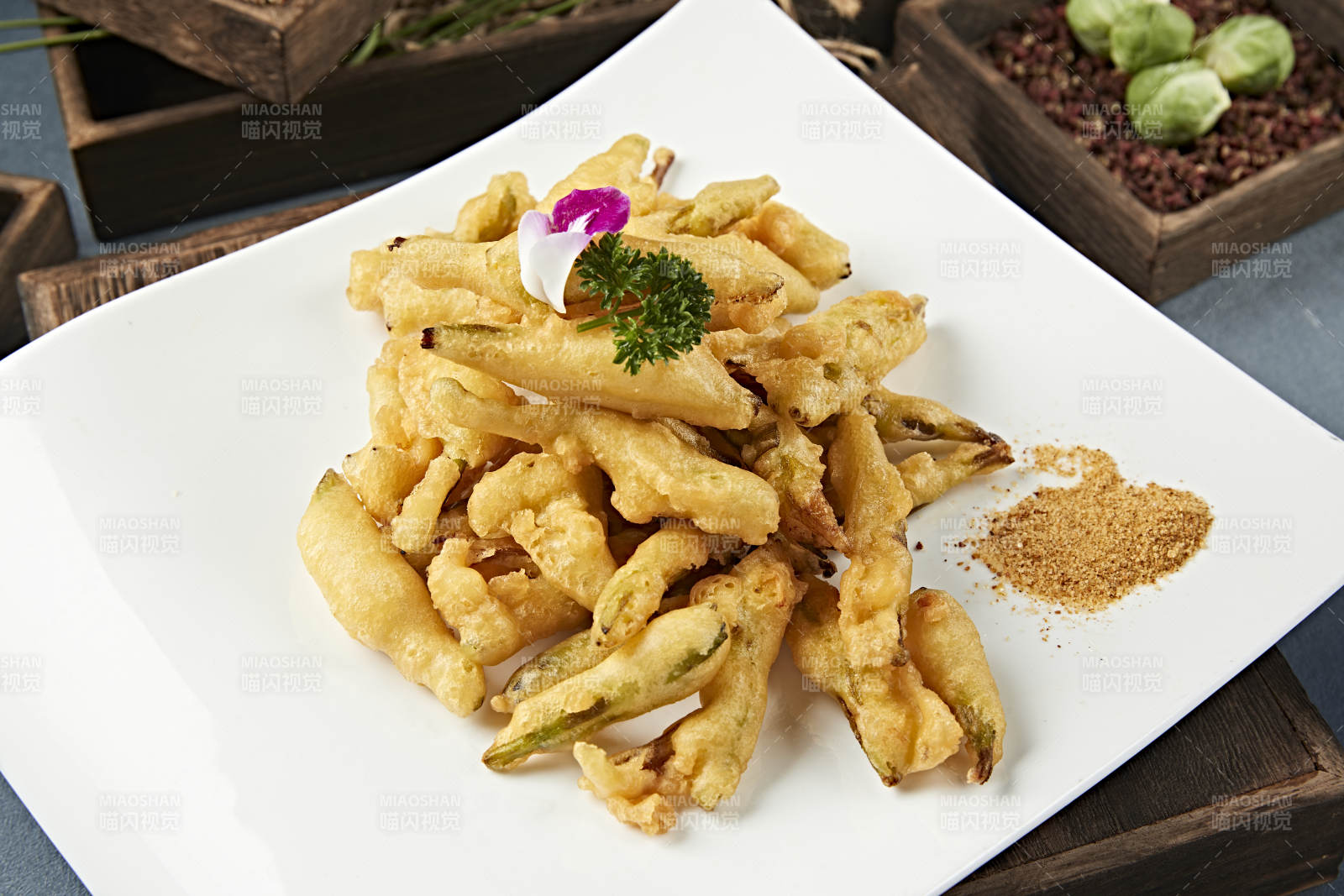 美味拖面油炸新鲜黄花菜