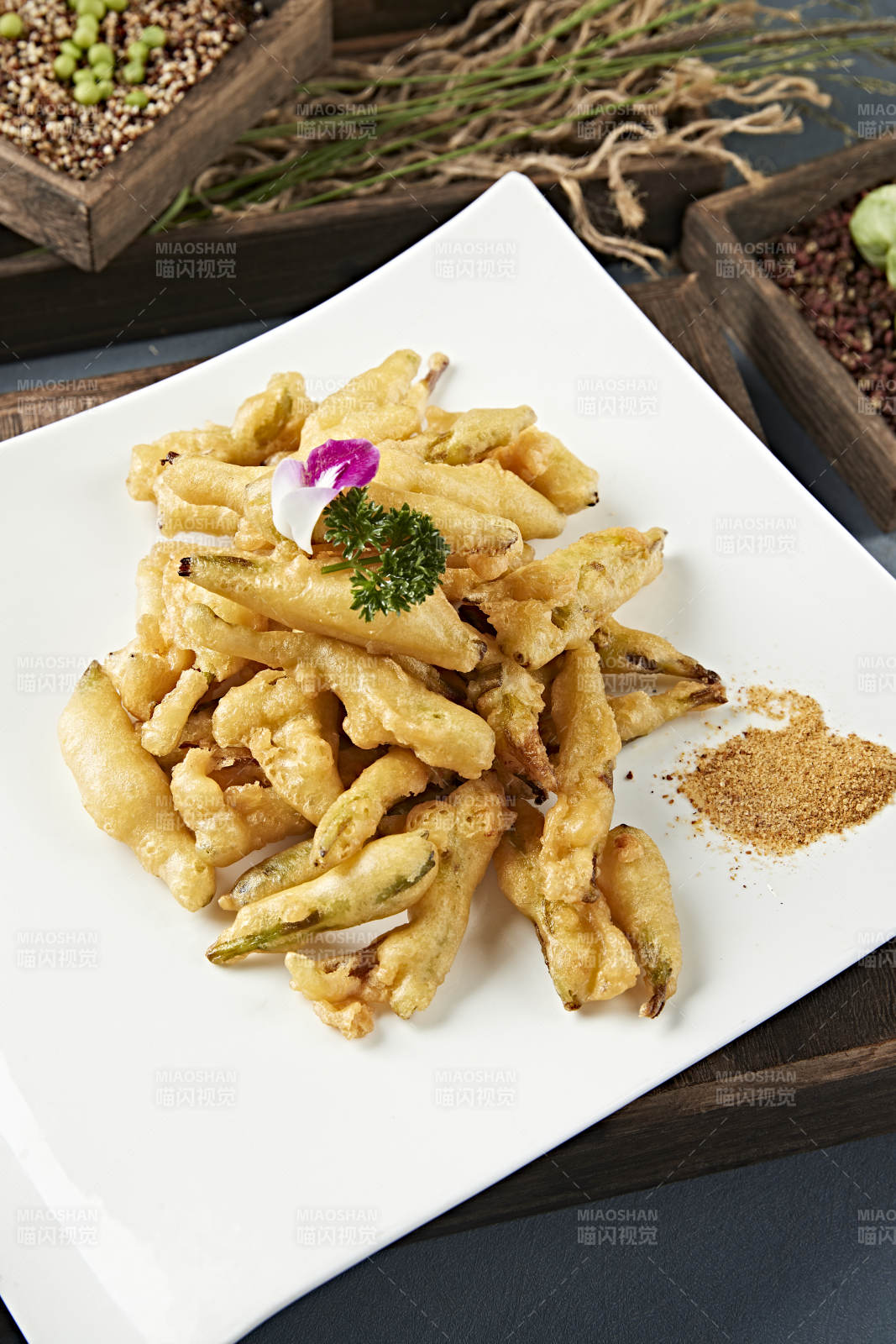 美味拖面油炸新鲜黄花菜