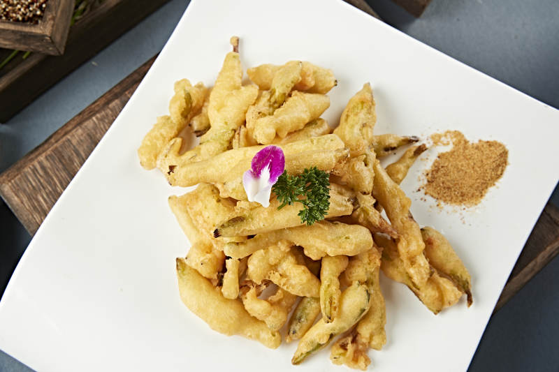 美味拖面油炸新鲜黄花菜