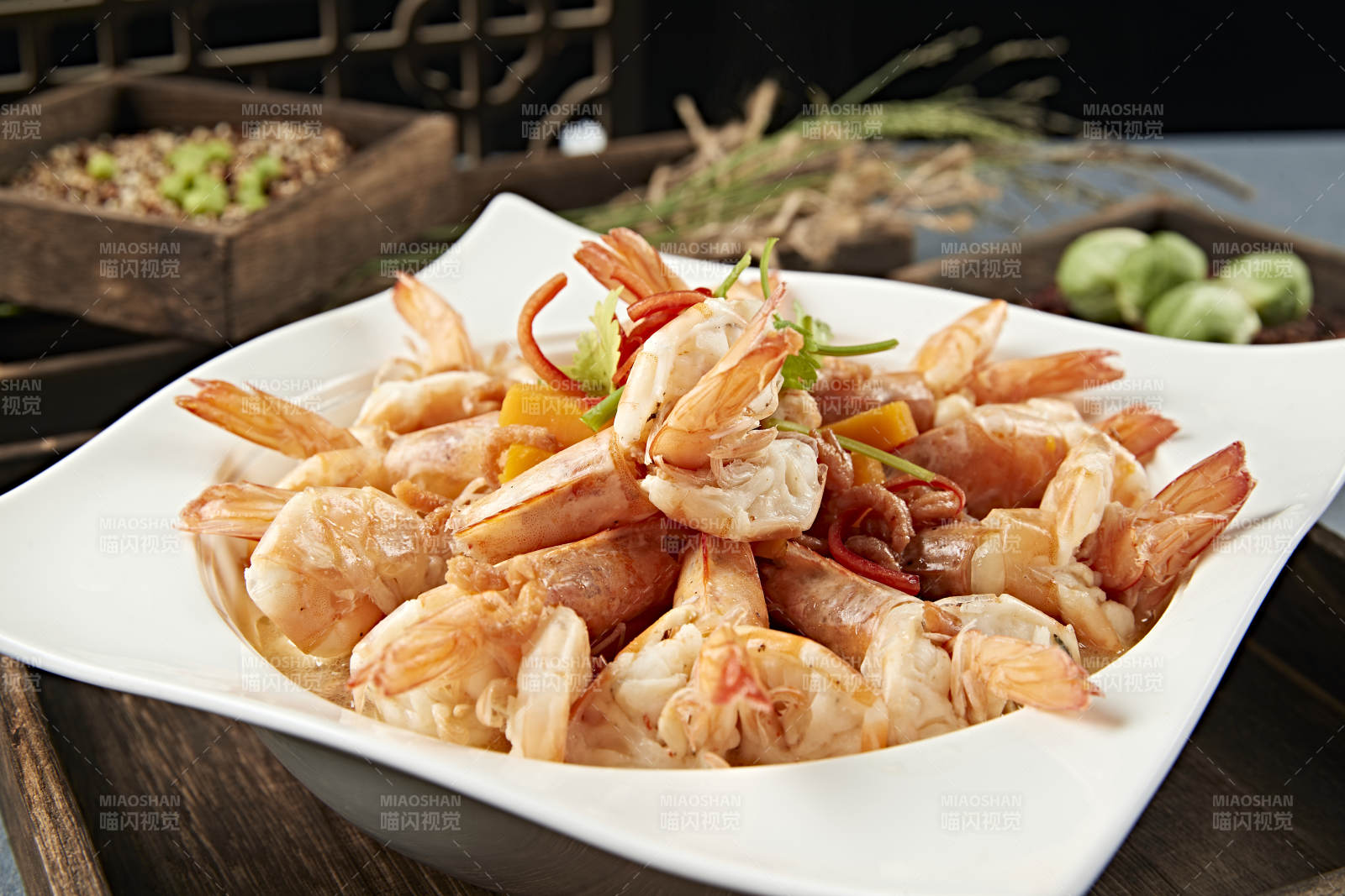 清汤金瓜炖煮开背大虾-摄影图