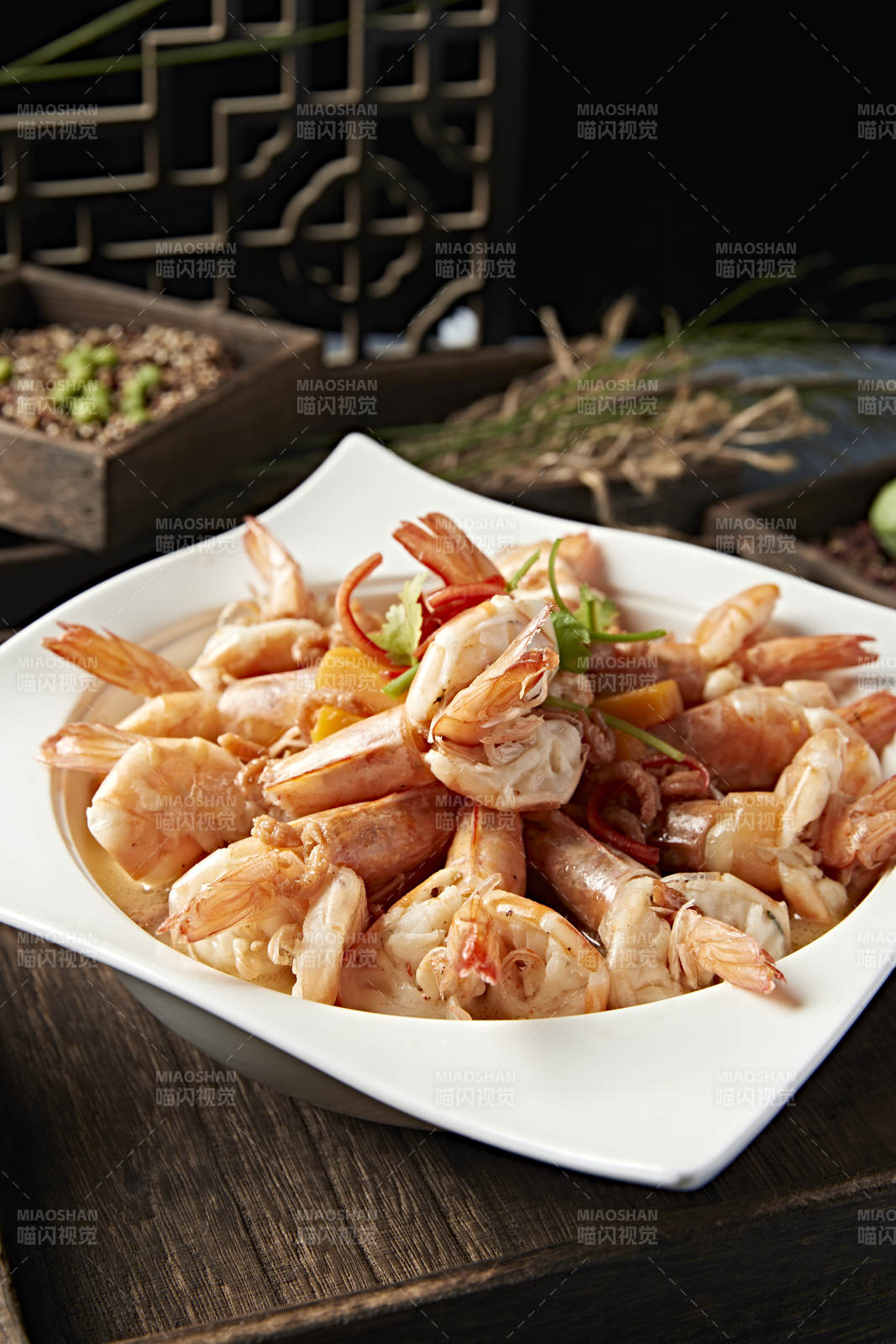 清汤金瓜炖煮开背大虾-摄影图