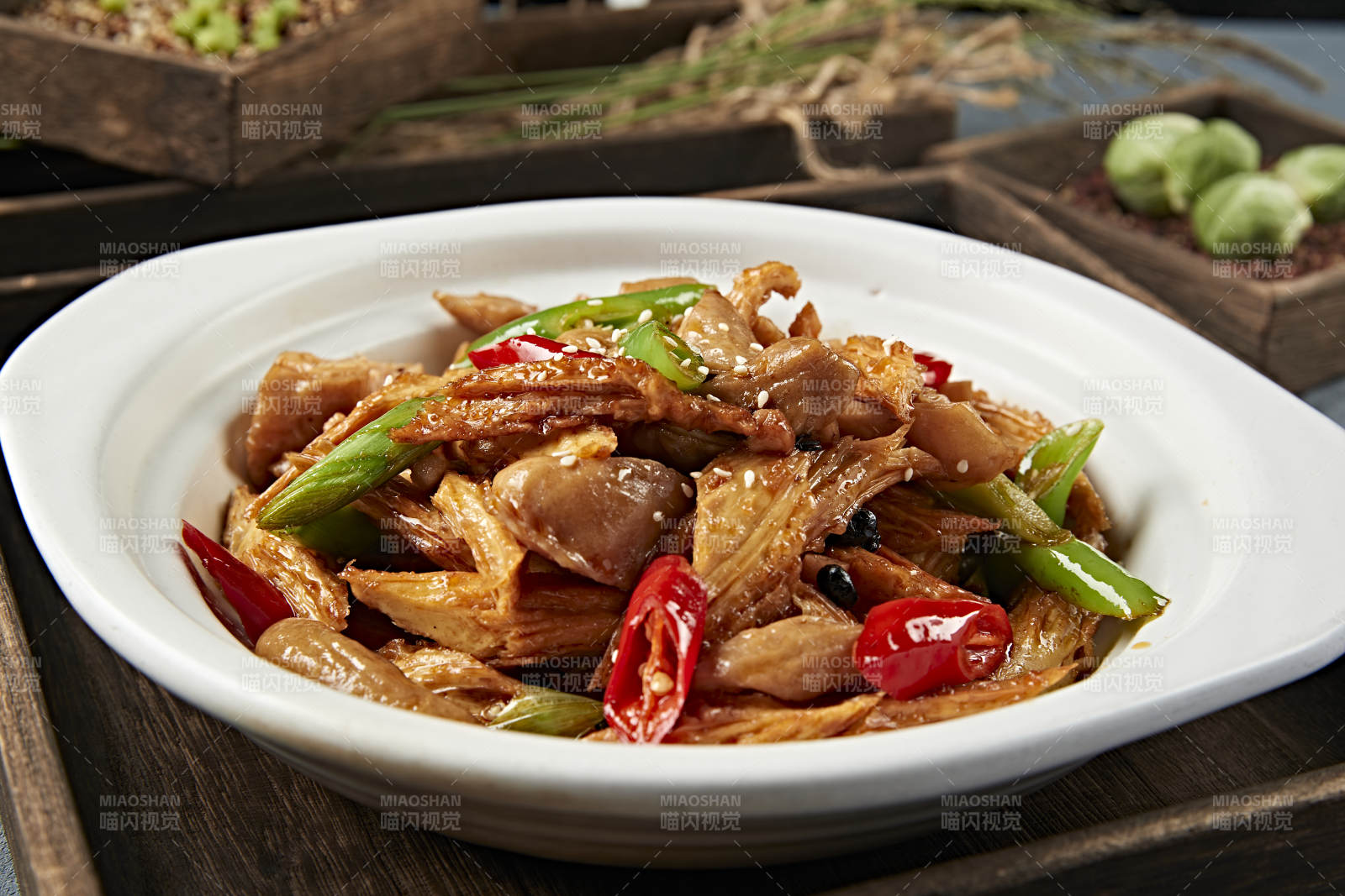 杭椒蒜苗腐竹酱爆肥肠