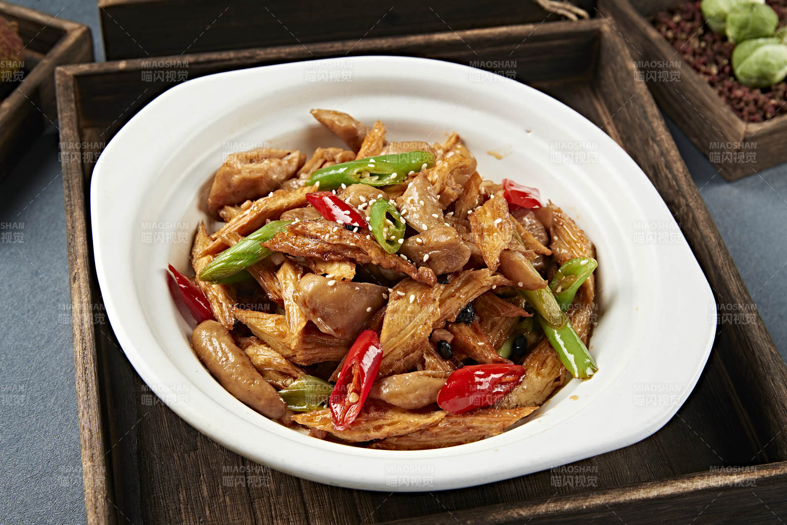 杭椒蒜苗腐竹酱爆肥肠