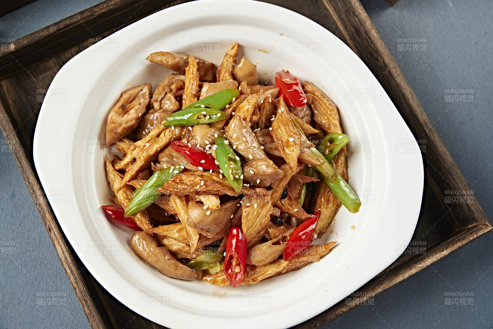 杭椒蒜苗腐竹酱爆肥肠