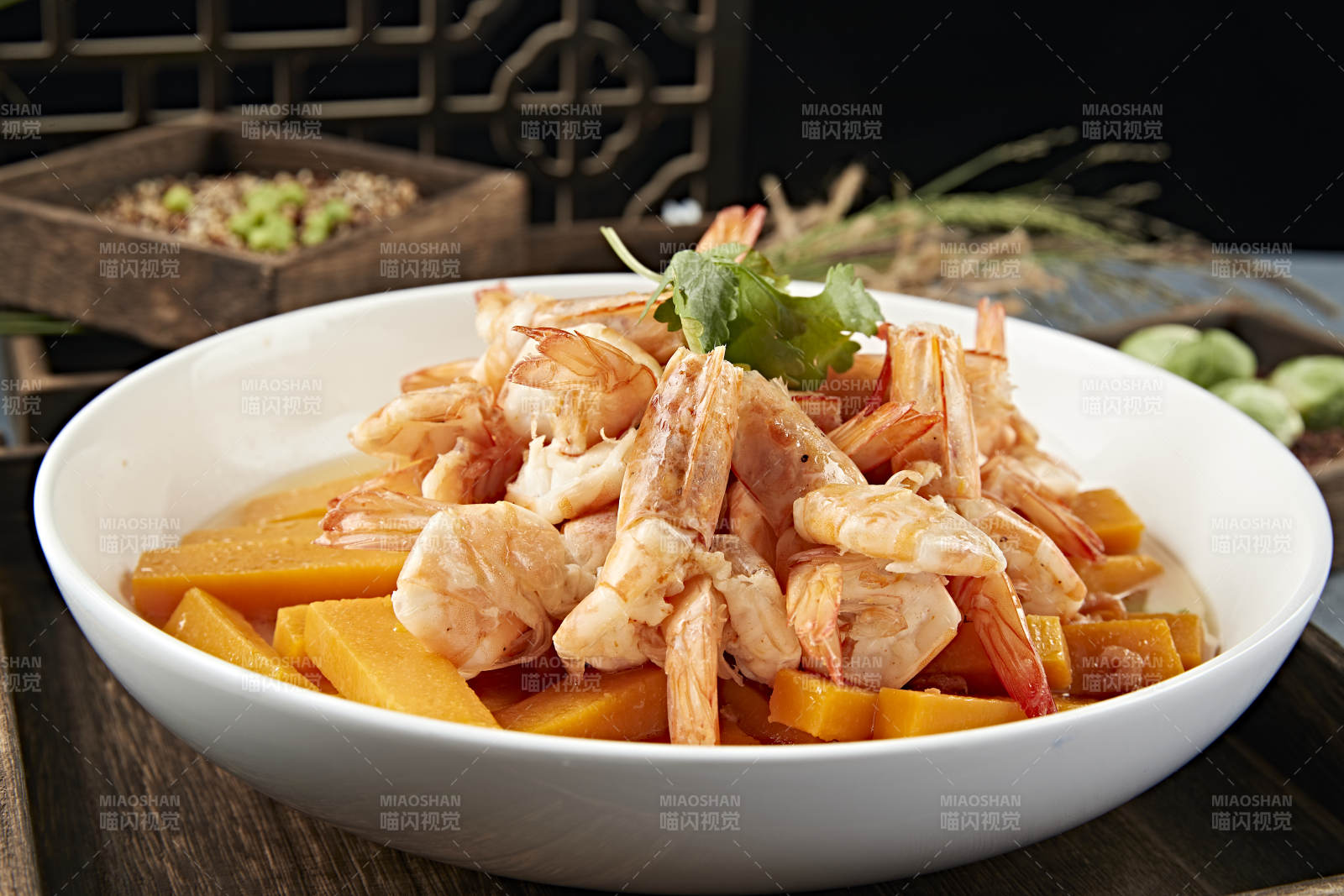 清汤金瓜炖煮开背大虾-摄影图