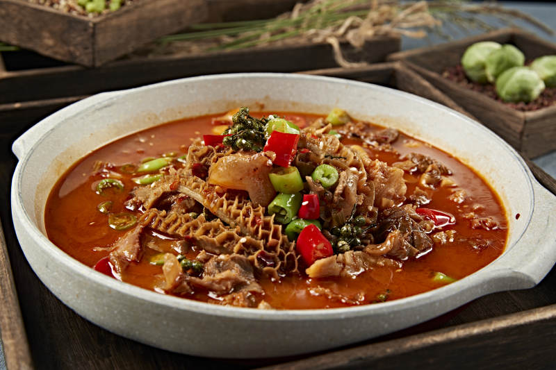 藤椒酸辣米椒蒜子炖金钱肚