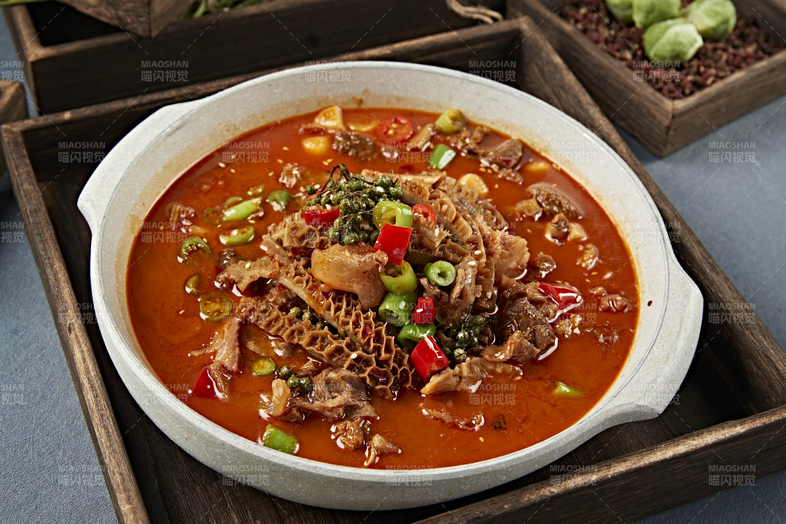 藤椒酸辣米椒蒜子炖金钱肚