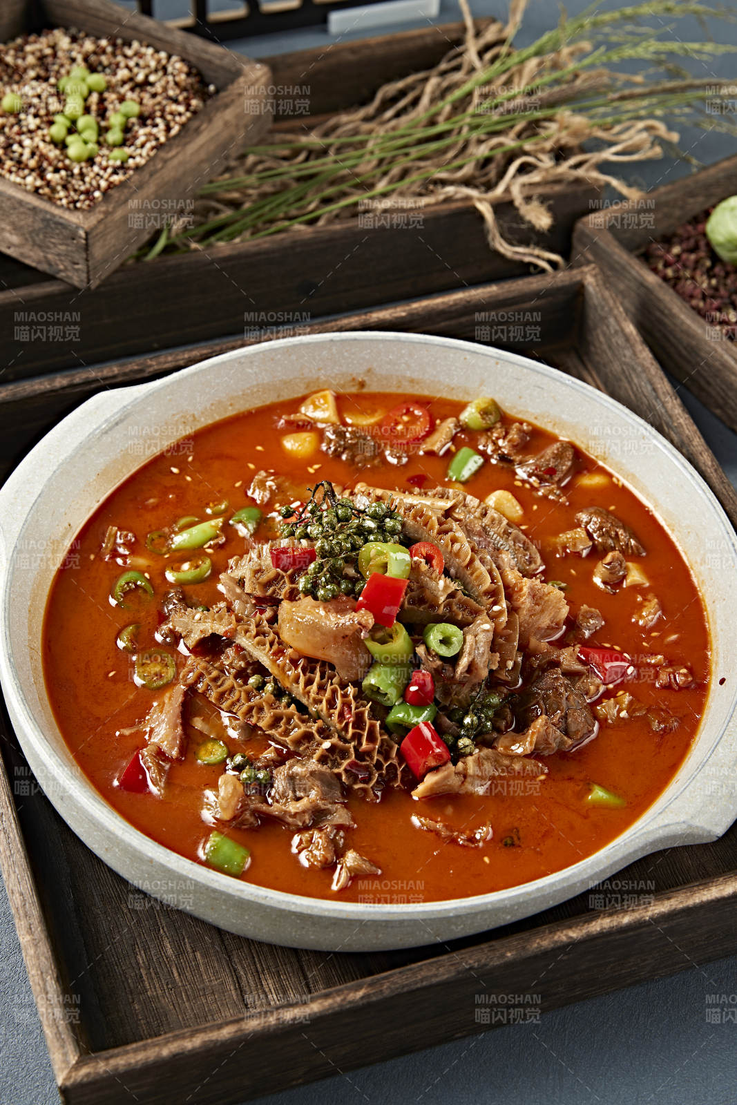 藤椒酸辣米椒蒜子炖金钱肚