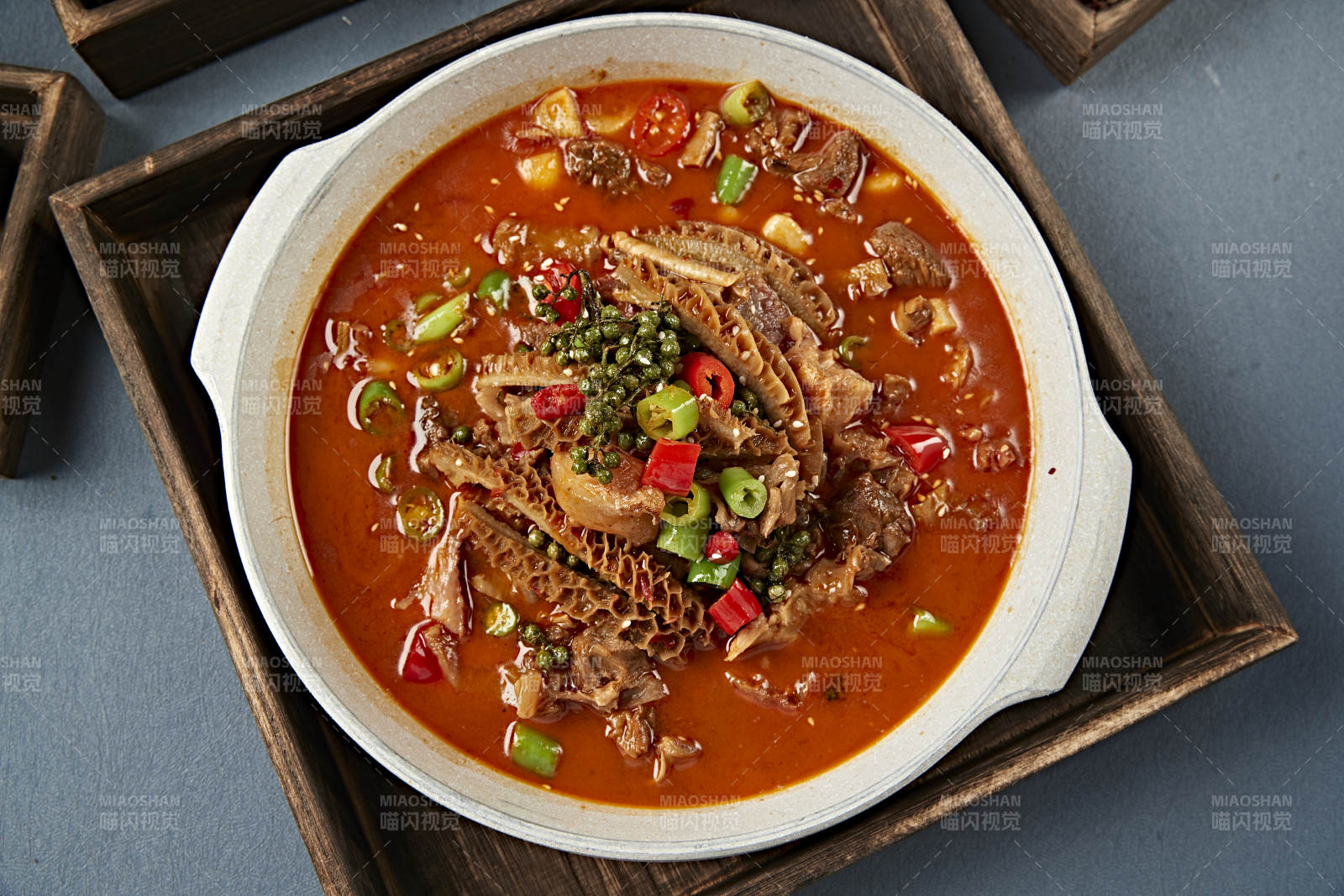 藤椒酸辣米椒蒜子炖金钱肚