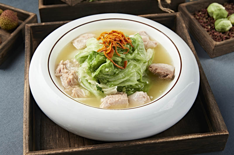 上汤生菜虫草花炖罐头猪肘肉