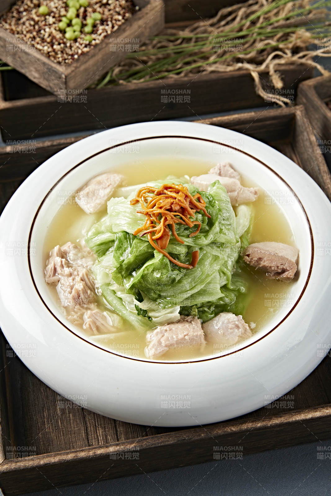 上汤生菜虫草花炖罐头猪肘肉