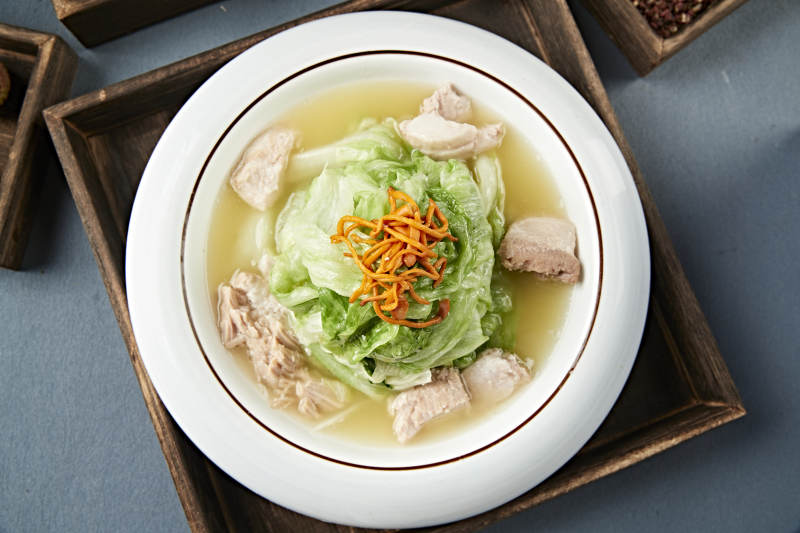 上汤生菜虫草花炖罐头猪肘肉