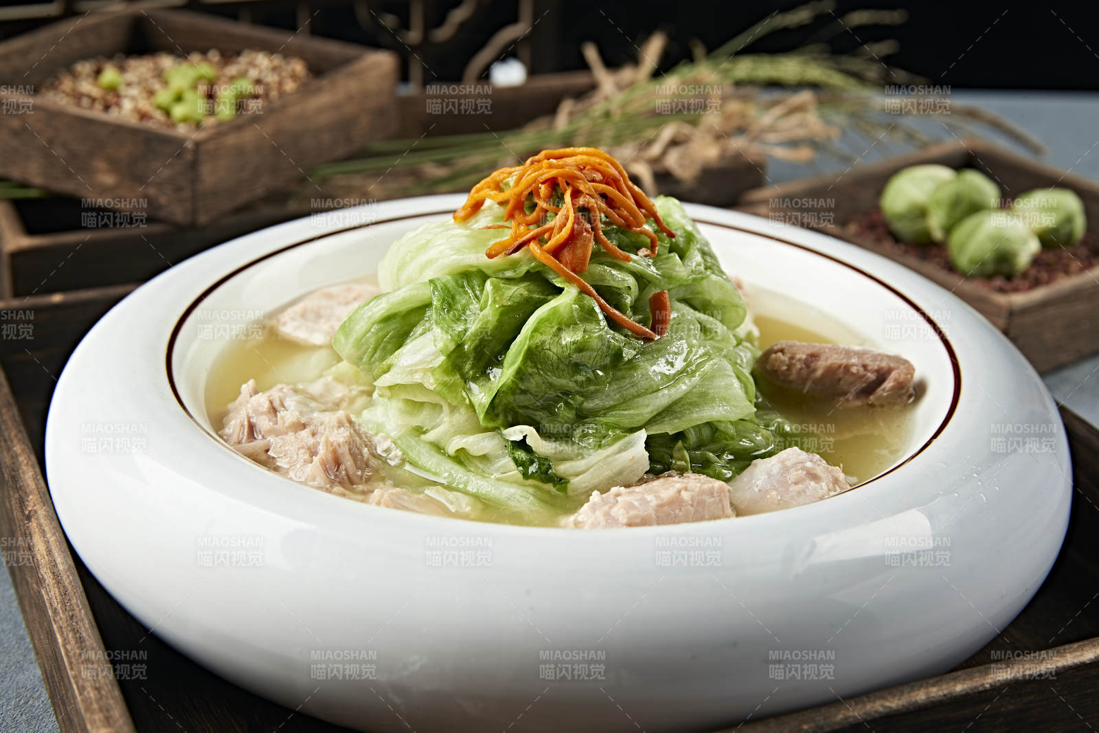 上汤生菜虫草花炖罐头猪肘肉