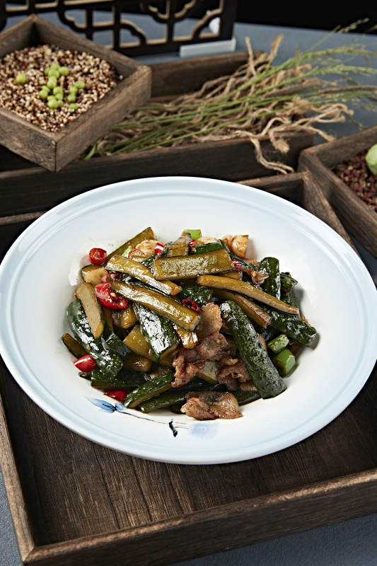 蒜子米椒黄瓜条小炒五花肉