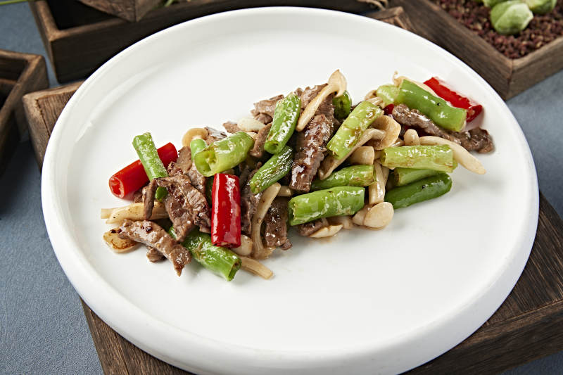 杭椒海鲜菇小炒牛柳