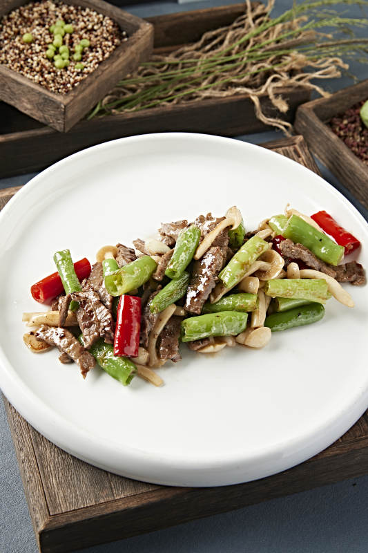 杭椒海鲜菇小炒牛柳