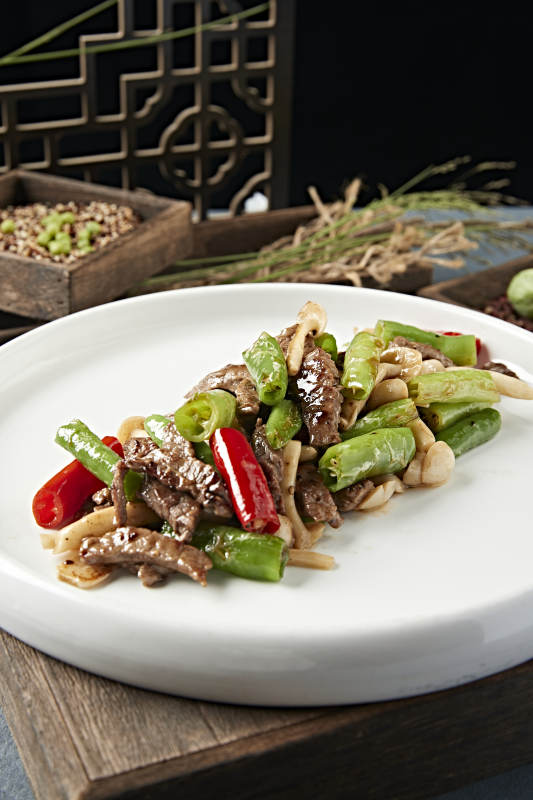 杭椒海鲜菇小炒牛柳