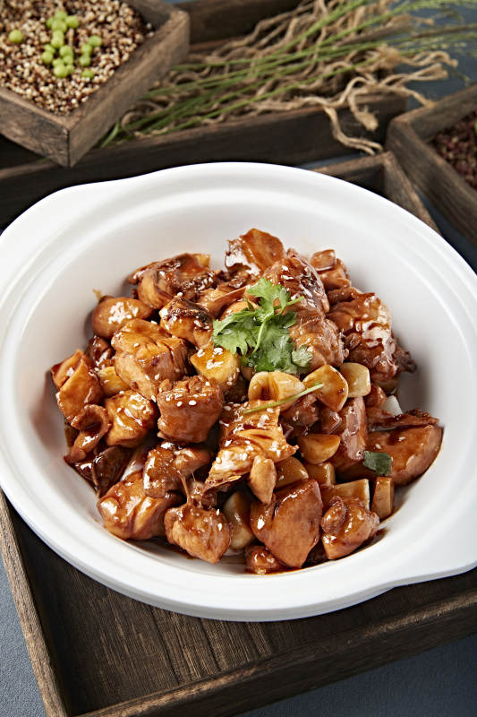 砂锅蒜香酱爆鸡块