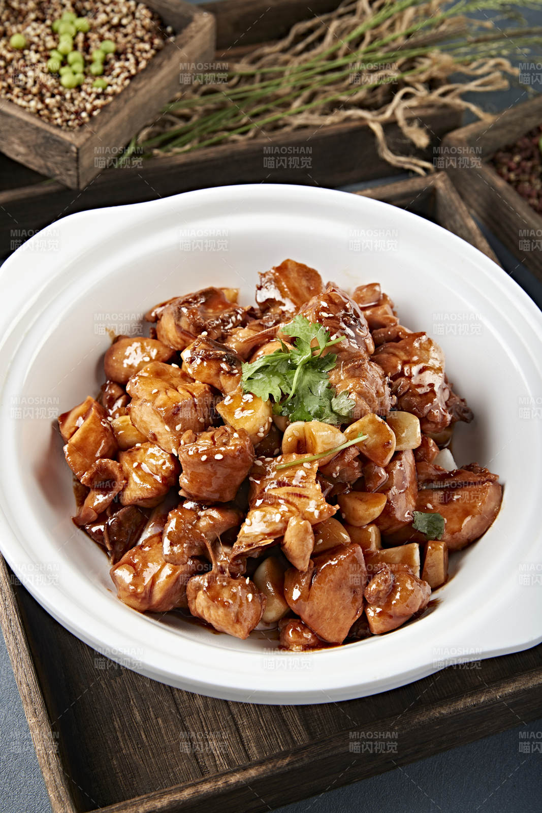 砂锅蒜香酱爆鸡块