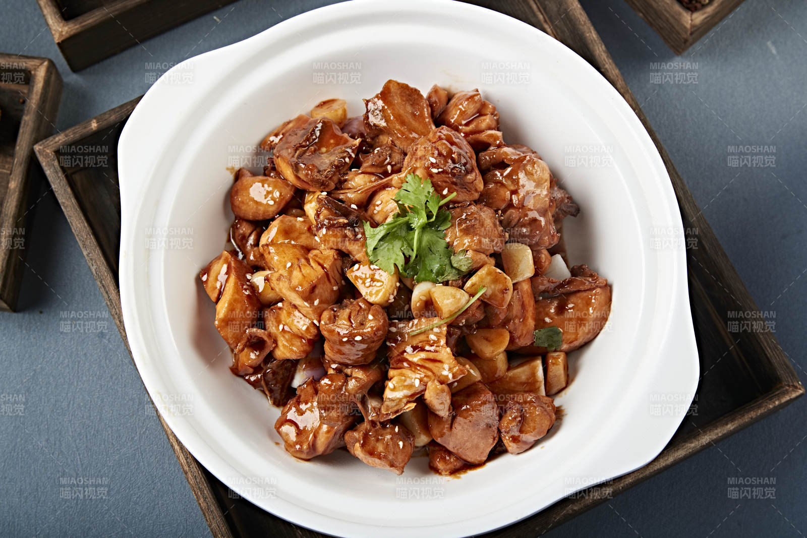 砂锅蒜香酱爆鸡块