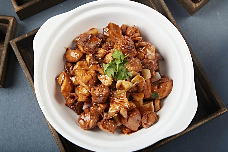 砂锅蒜香酱爆鸡块