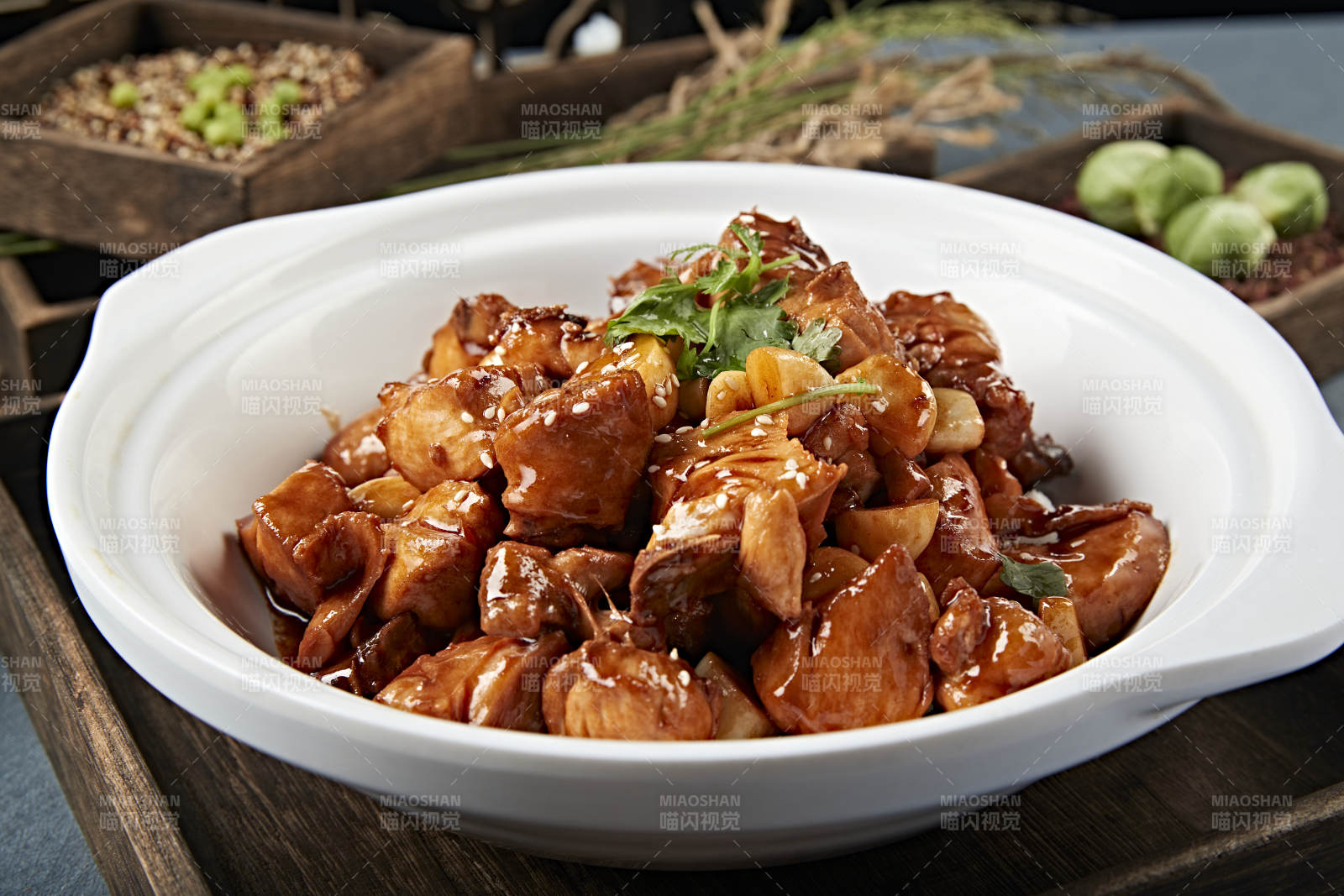 砂锅蒜香酱爆鸡块