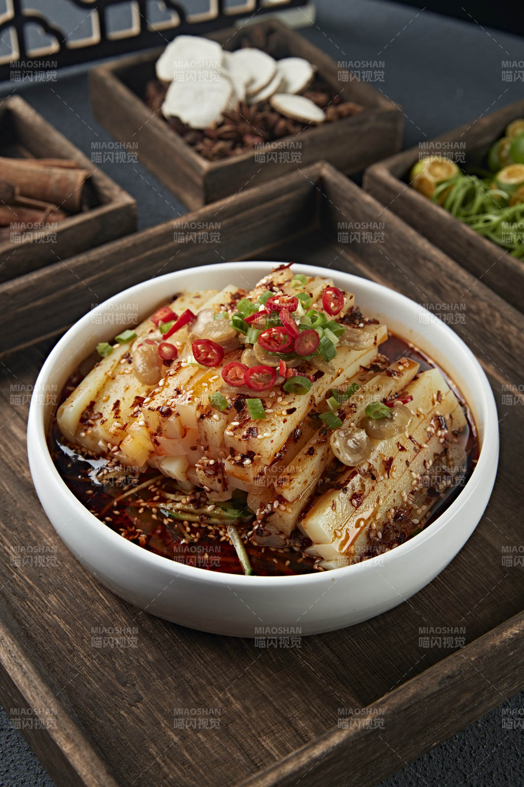 浇汁山西大同小媳妇凉粉