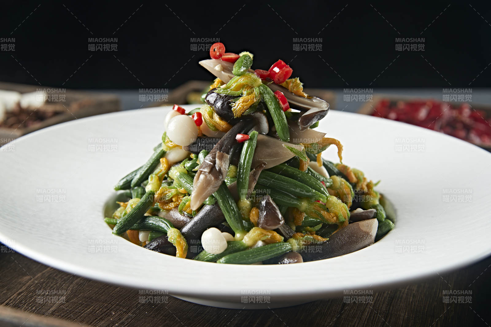 黄瓜仔海鲜菇炒鸡枞菌