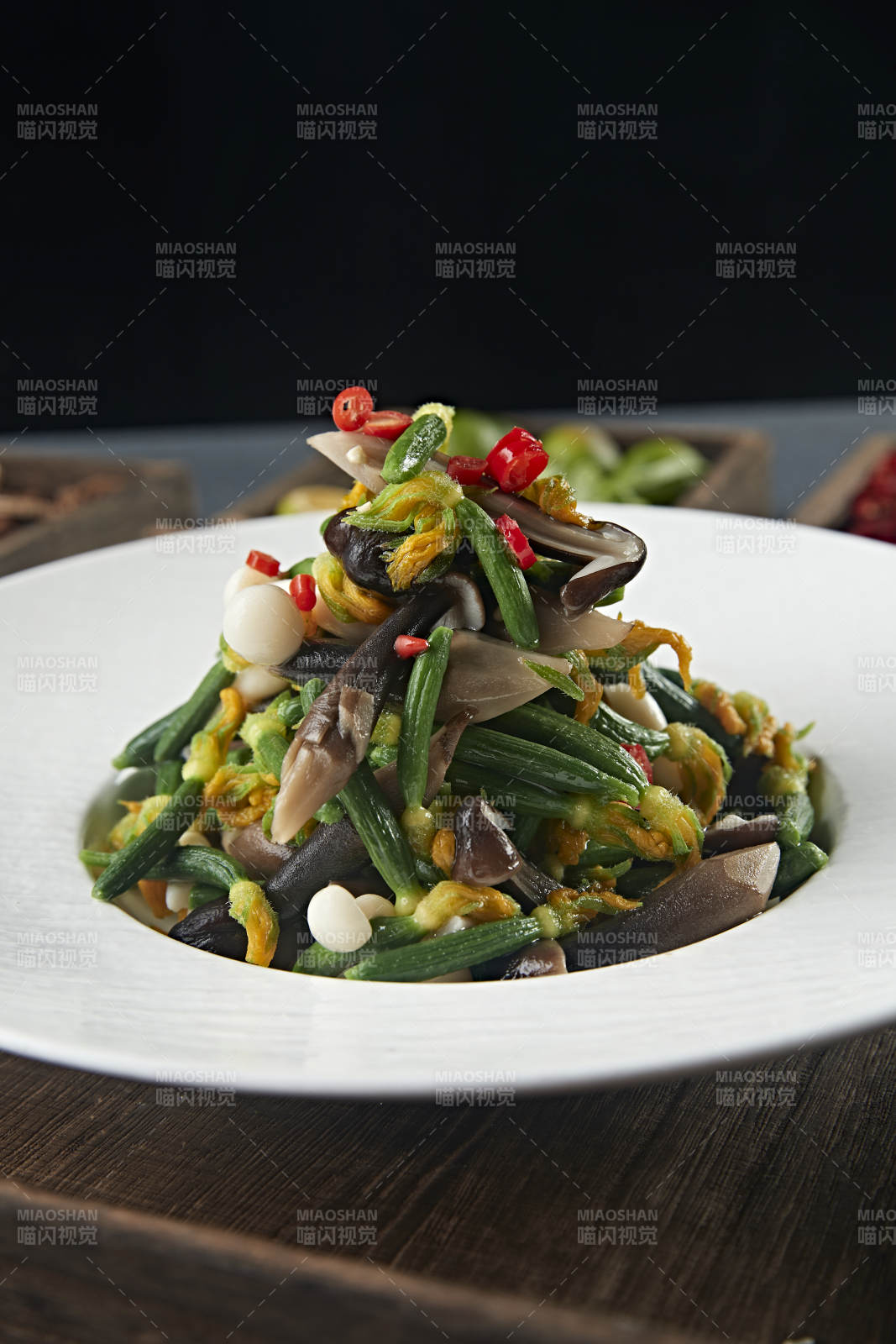 黄瓜仔海鲜菇炒鸡枞菌