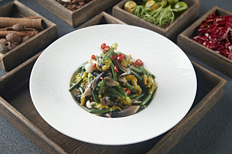 黄瓜仔海鲜菇炒鸡枞菌