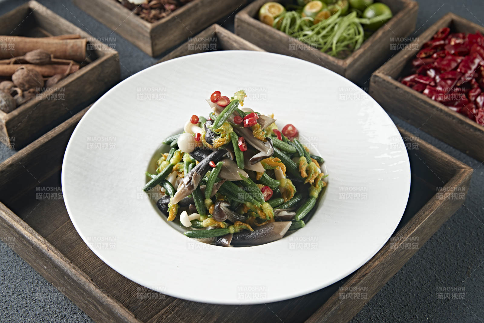 黄瓜仔海鲜菇炒鸡枞菌