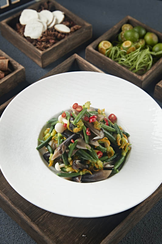 黄瓜仔海鲜菇炒鸡枞菌