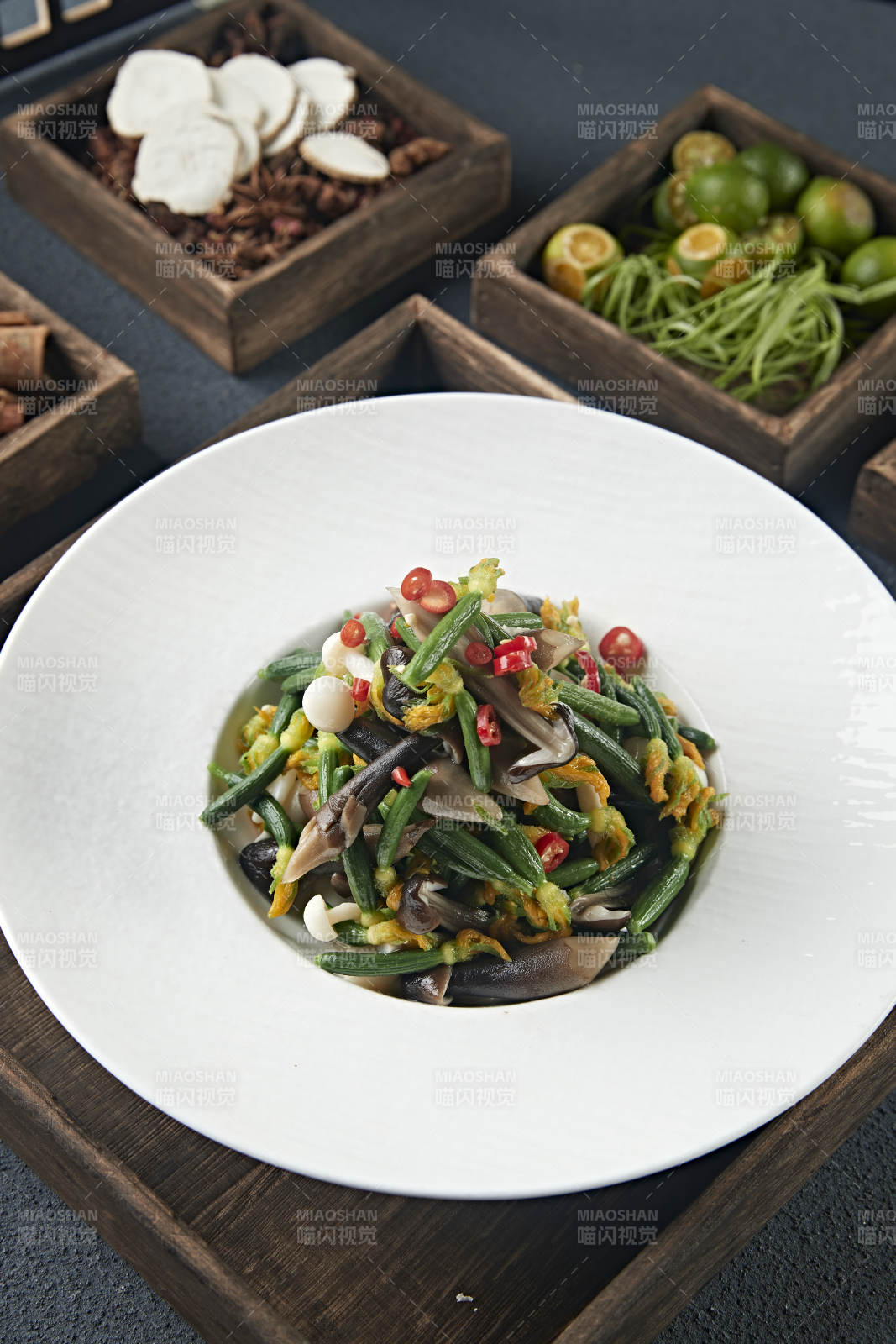 黄瓜仔海鲜菇炒鸡枞菌