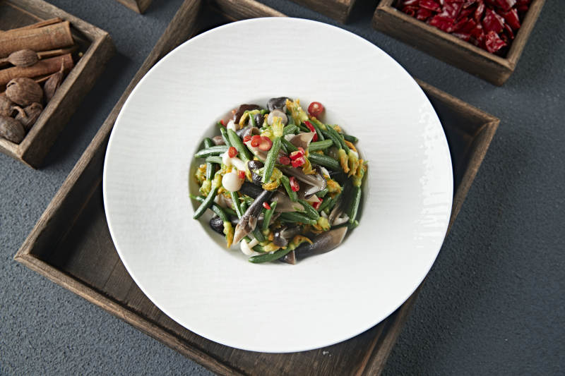 黄瓜仔海鲜菇炒鸡枞菌