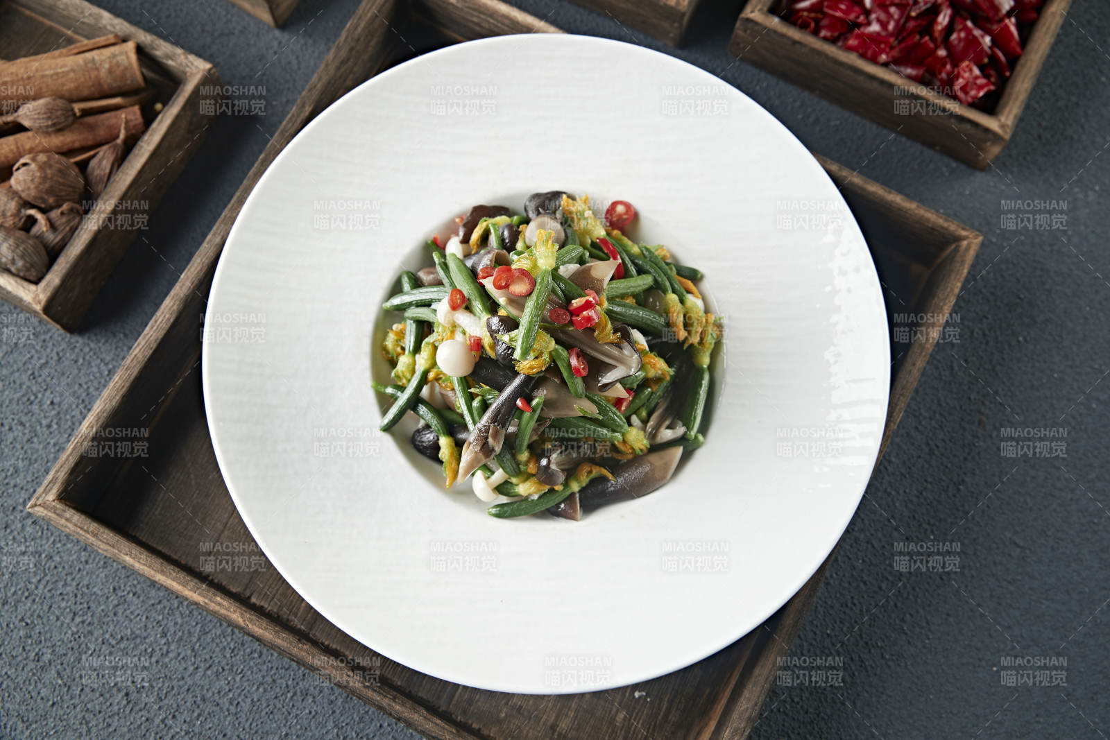 黄瓜仔海鲜菇炒鸡枞菌