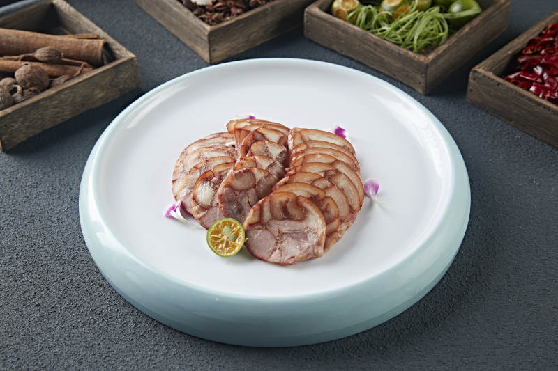 烟熏卤味压肘花卷切片