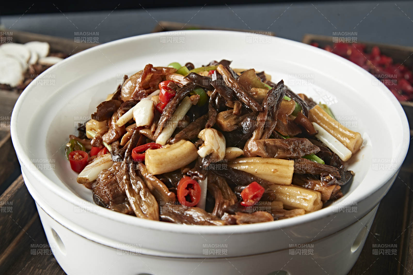 蒜子米椒五花肉炒松蘑粗粉條