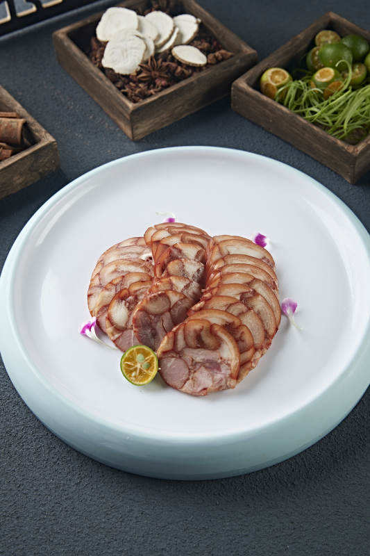 烟熏卤味压肘花卷切片