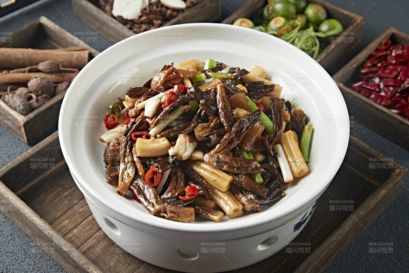 蒜子米椒五花肉炒松蘑粗粉條