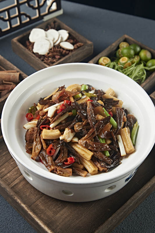 蒜子米椒五花肉炒松蘑粗粉條