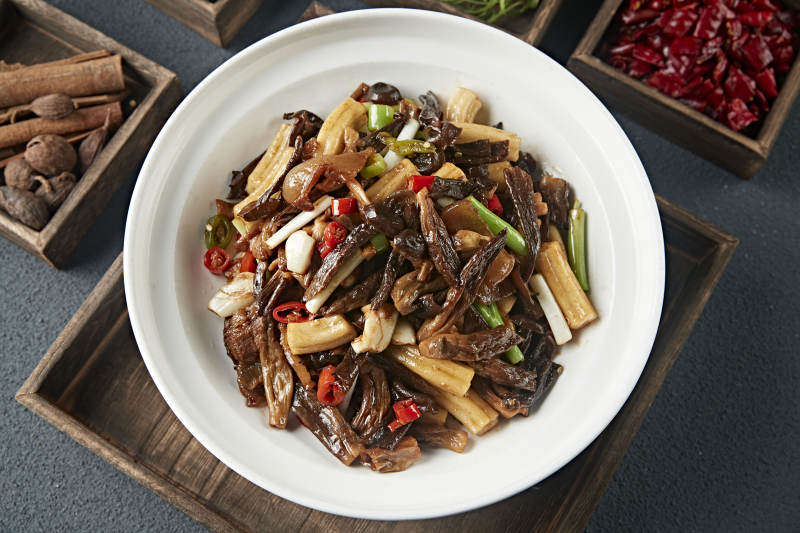 蒜子米椒五花肉炒松蘑粗粉條
